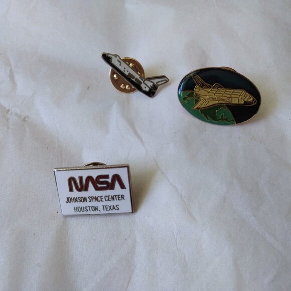Vintage NASA Space Shuttle Pins Lot of 3 Tie Tacks Hat Lapel Johnson Center - Picture 2 of 13